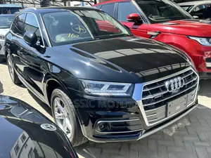 Audi Q5 2.0T Premium AWD quattro 2018 Black