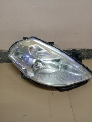 Nisan Tiida Non Xenon Headlight