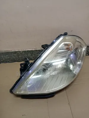 Nisan Tiida Non Xenon Headlight