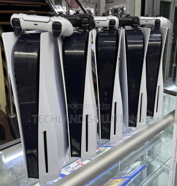 Nearly Sony Playstation 5 Standard Console - main view