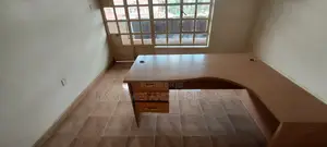 Office To Let Next To Road