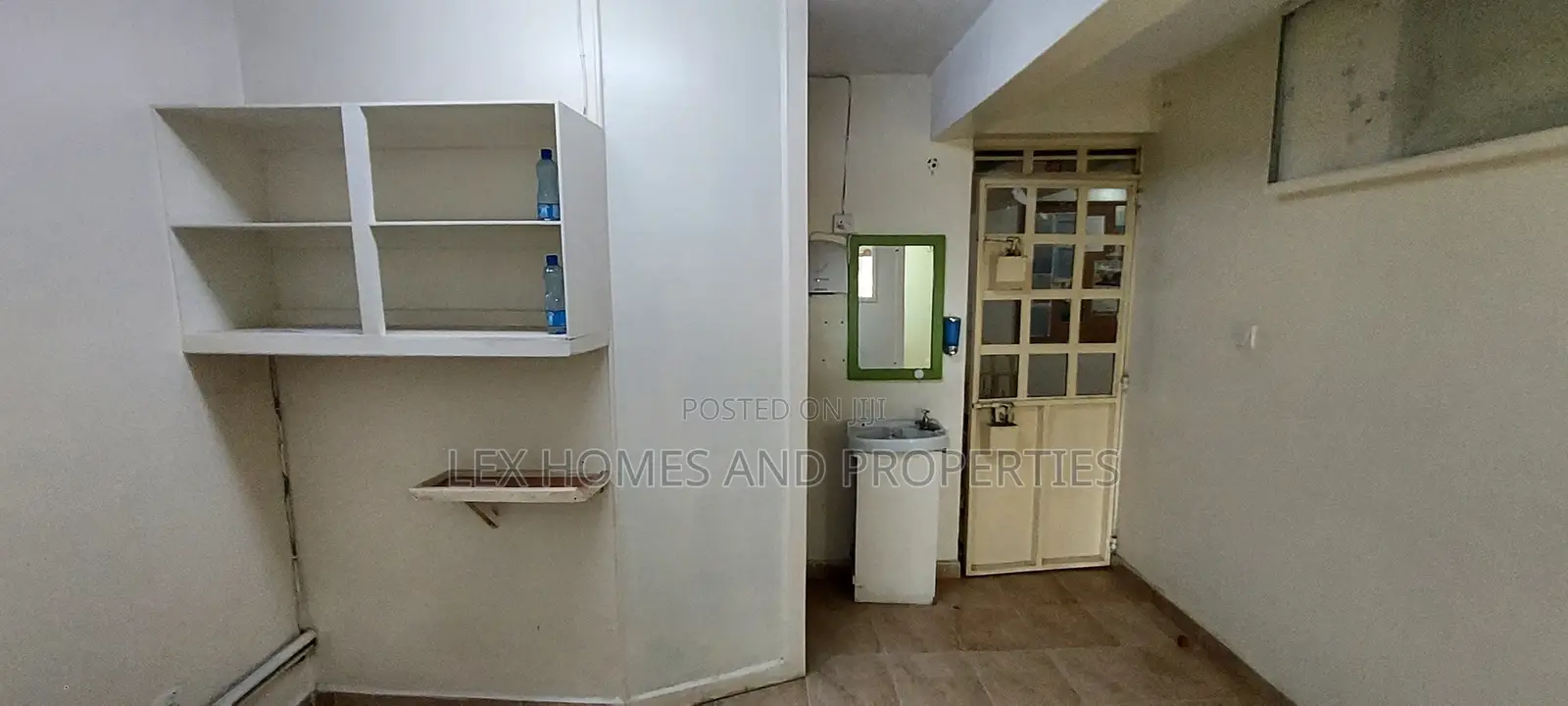 Office To Let Next To Road