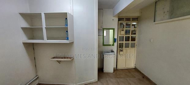 Office To Let Next To Road - thumbnail 5