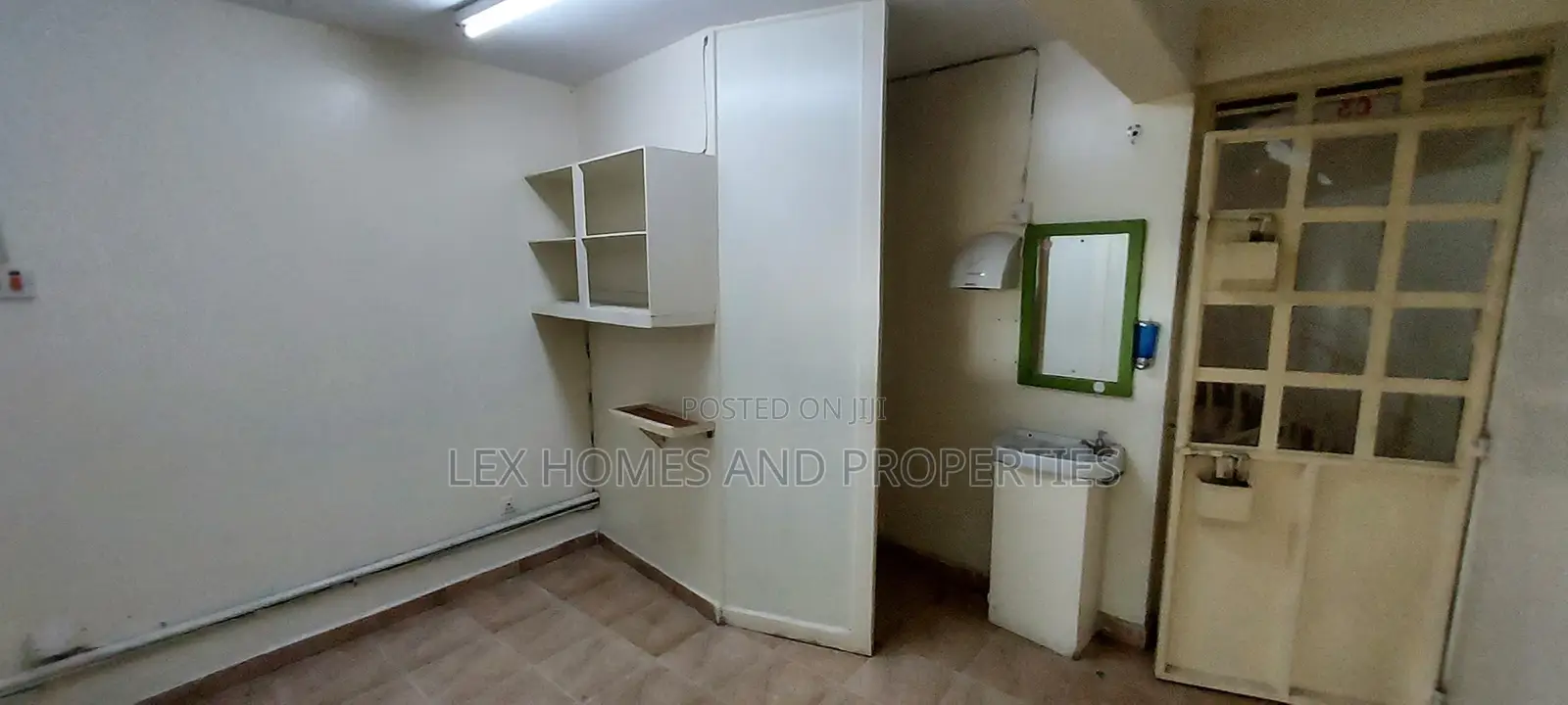 Office To Let Next To Road