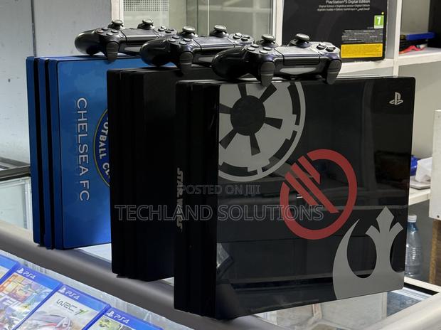 Mint Condition Chipped Ps4 Pro Machine - thumbnail 3