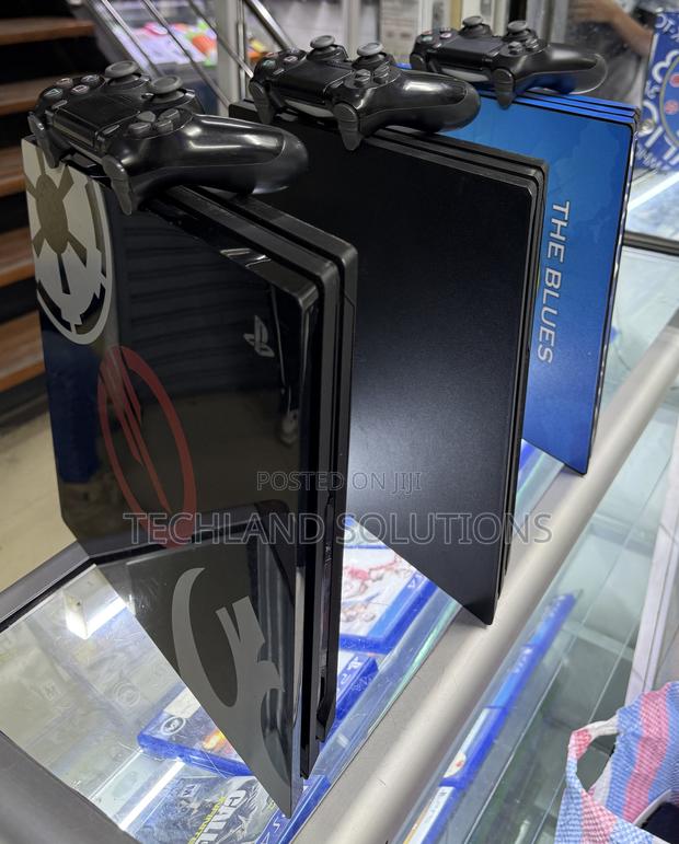 Mint Condition Chipped Ps4 Pro Machine - thumbnail 7