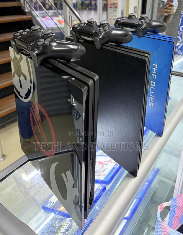 Mint Condition Chipped Ps4 Pro Machine - thumbnail 8