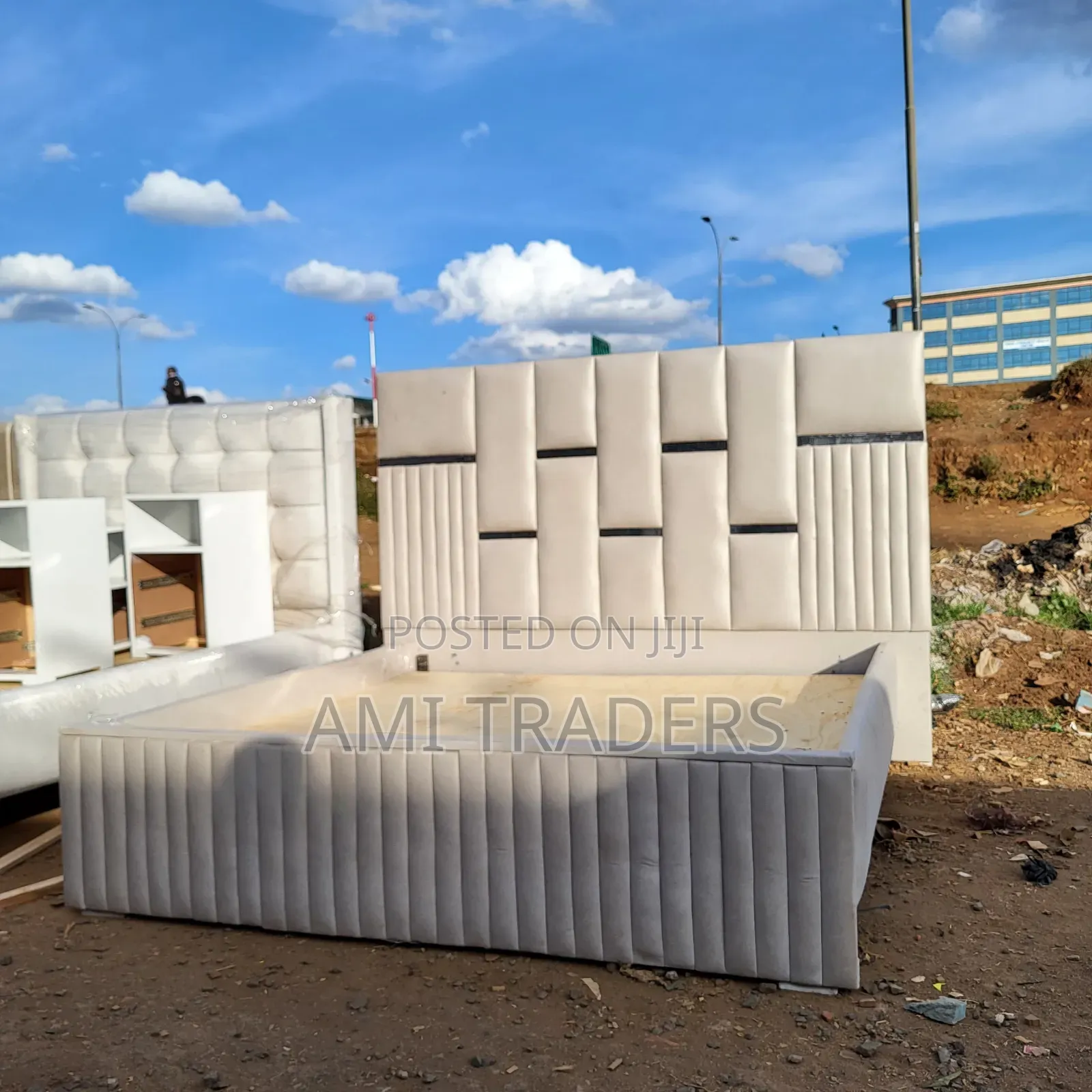 Cream Extended Chester Bed (5*6)