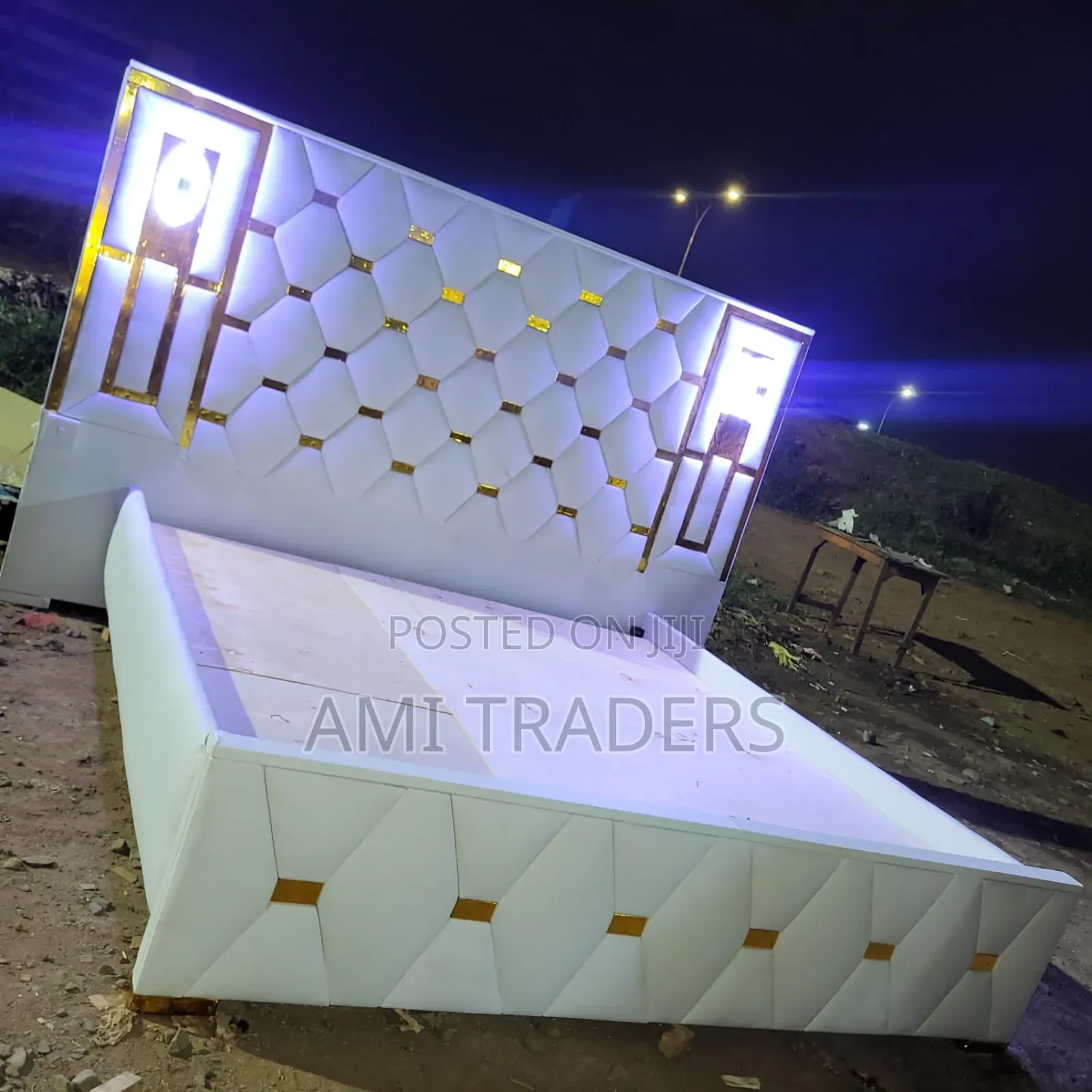 White Extended Chester Bed 5*6 +Lights