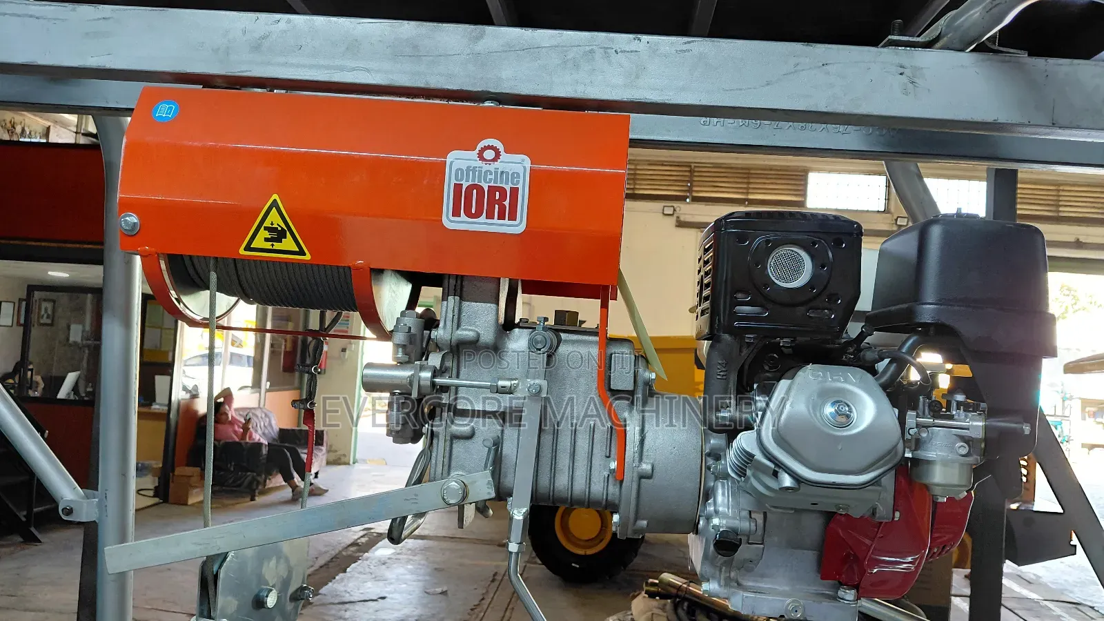 Iori Italian 1000kg One Tonne Concrete Crane With Honda Gx270 Engine.
