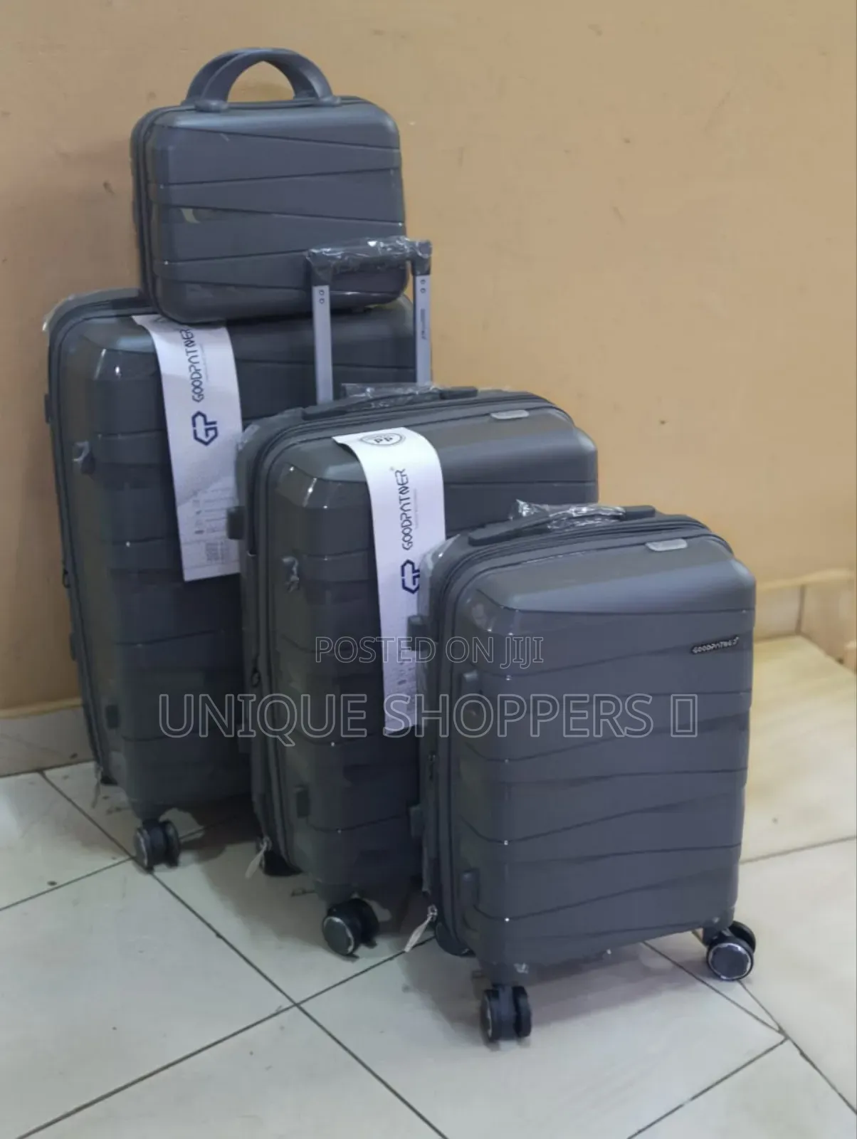 4 in 1 Luxurious Unbreakable Suitcase