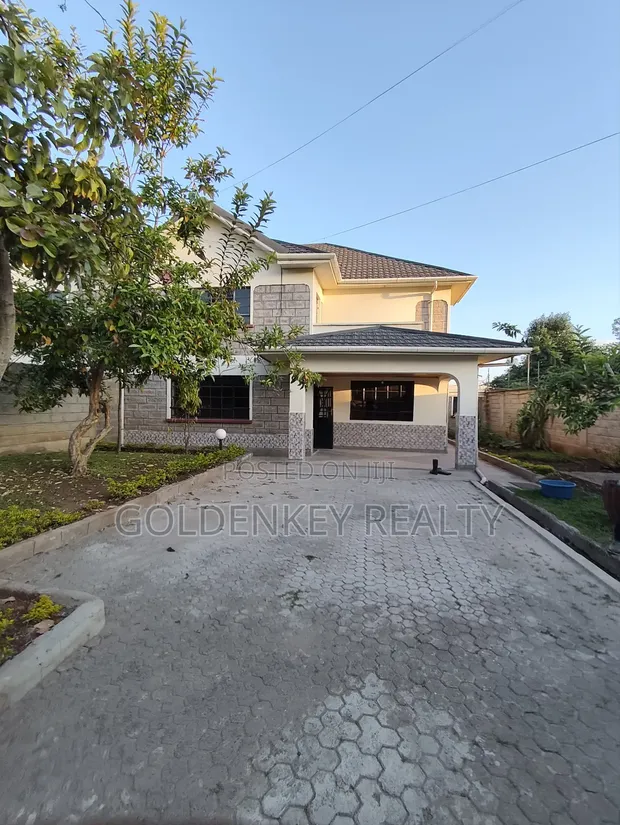 5bdrm Maisonette in Gateway Mall Area for rent