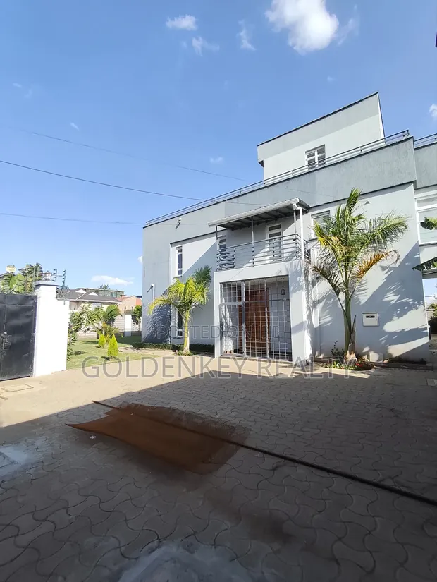 7bdrm Maisonette in Gateway Mall Area for rent
