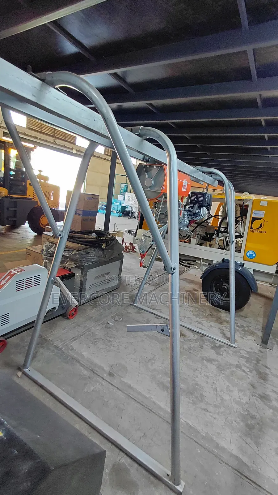 Iori Italian 1tonne Honda Concrete Hoist/Crane/Lifter.