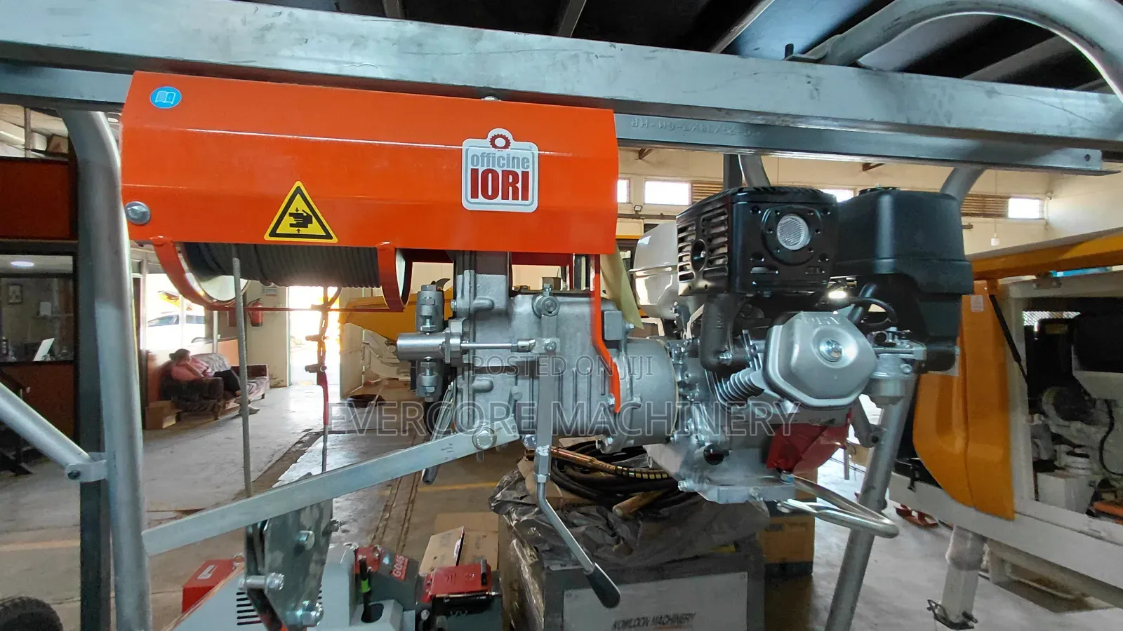 Iori Italian 1tonne Honda Concrete Hoist/Crane/Lifter.