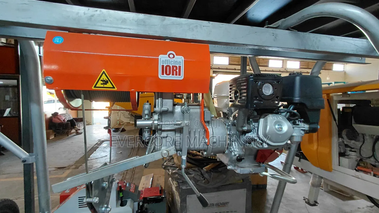 Iori Italian 1tonne Honda Concrete Hoist/Crane/Lifter.