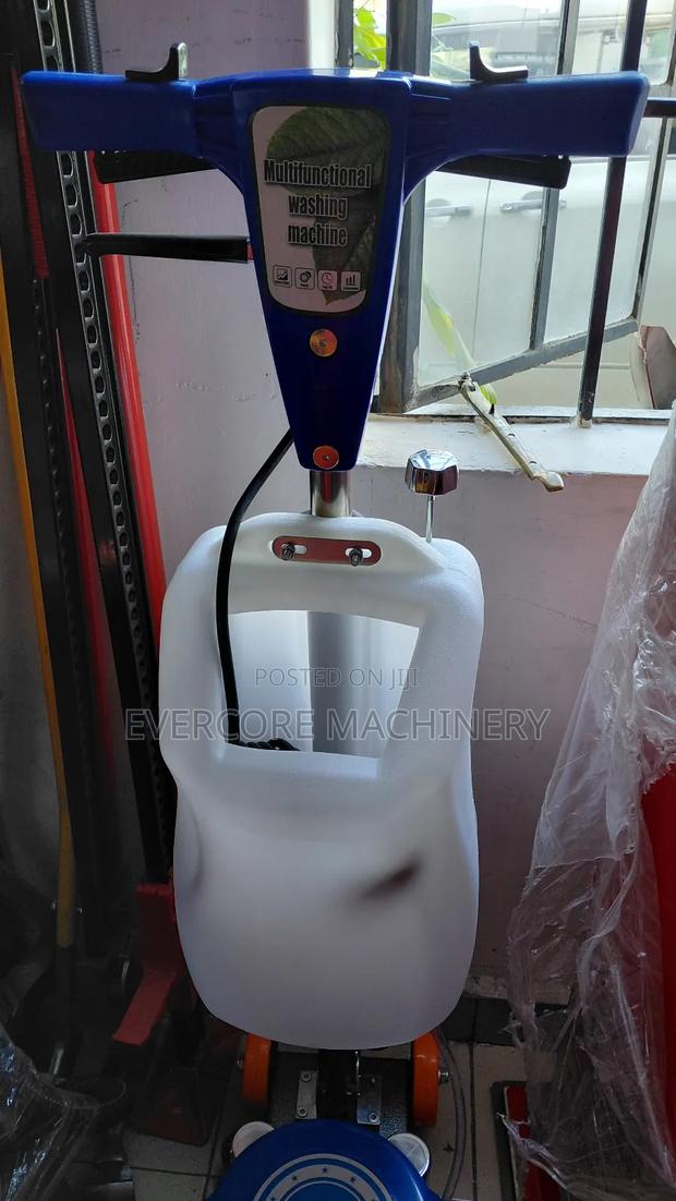 Commercial Floor/Carpet Washing/Scrubber Machine. - main view