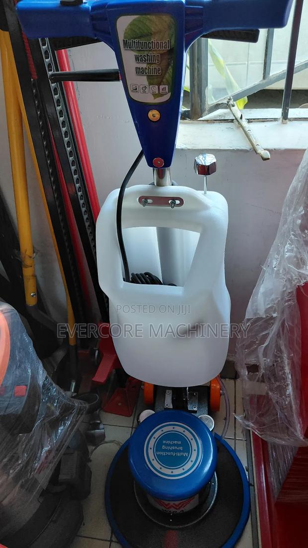 Commercial Floor/Carpet Washing/Scrubber Machine. - thumbnail 3