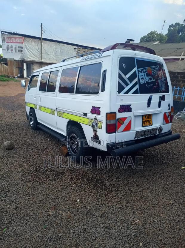 Nissan Caravan (Urvan) 2003 White - thumbnail 2