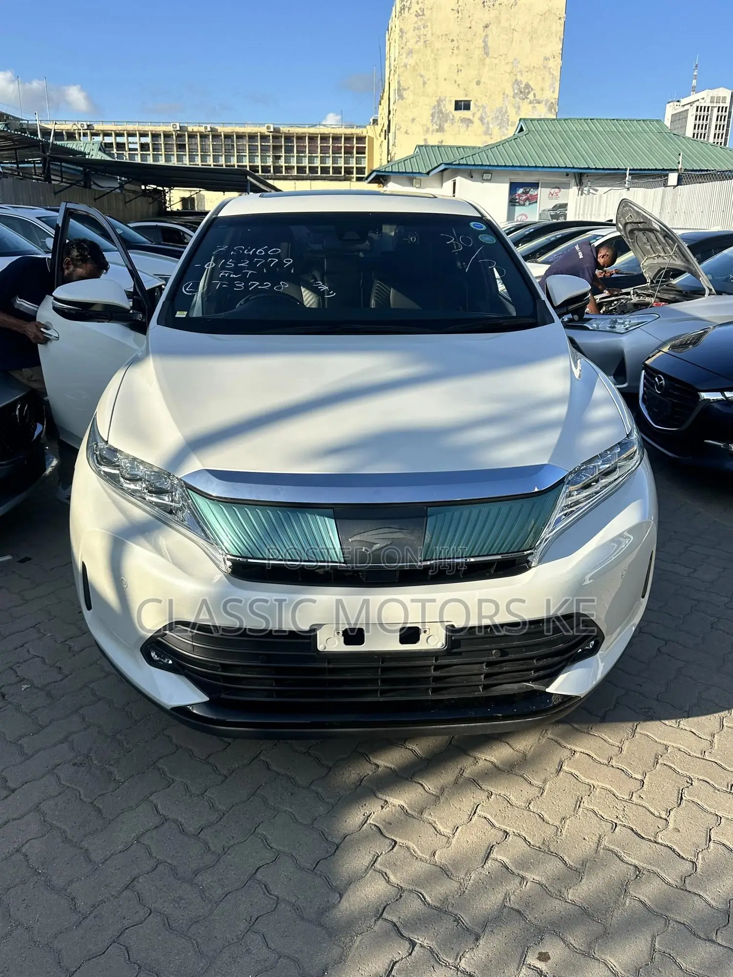Toyota Harrier 2.0 2019 White
