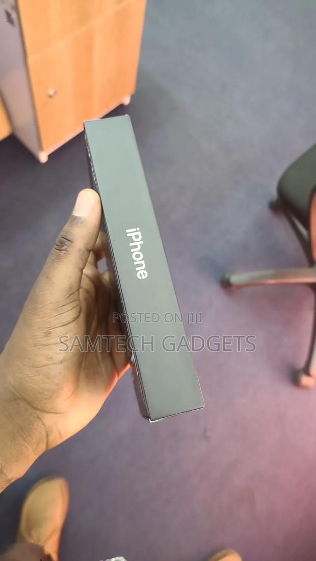 New Apple iPhone 13 Pro Max 256 GB Gold - thumbnail 3