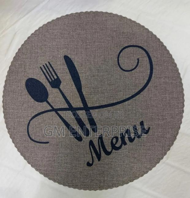 *Round Table Mats - main view