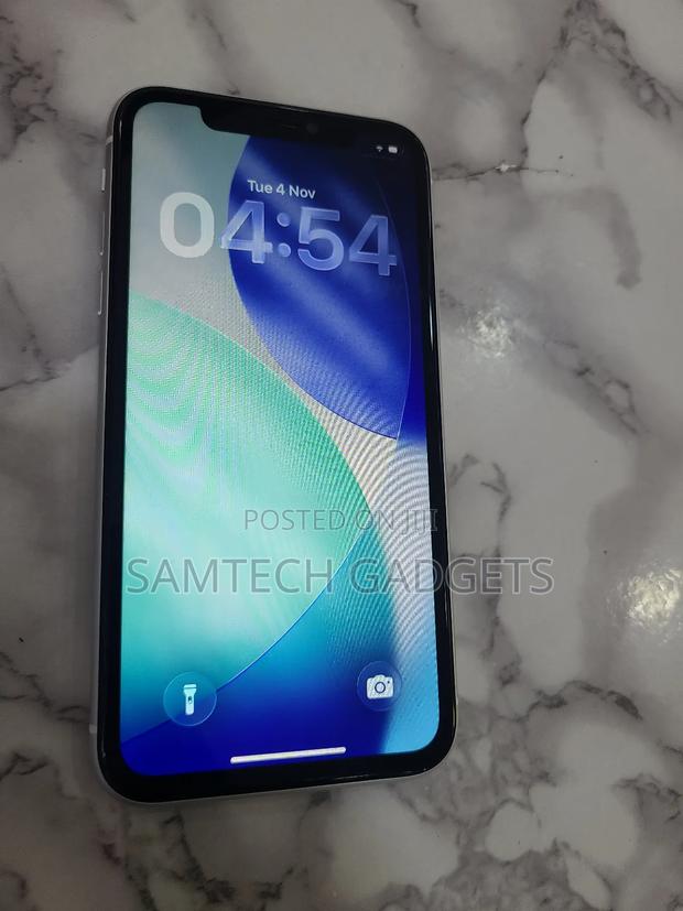 New Apple iPhone 11 128 GB White - main view