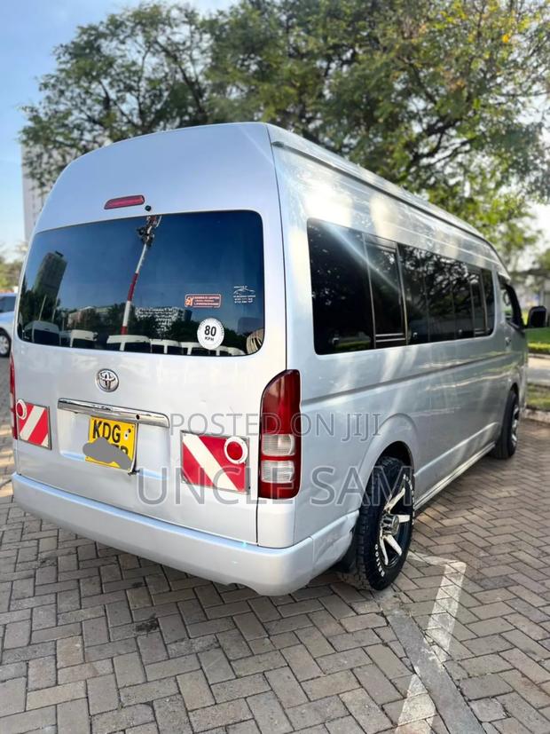 Toyota HiAce 2013 Silver - thumbnail 2