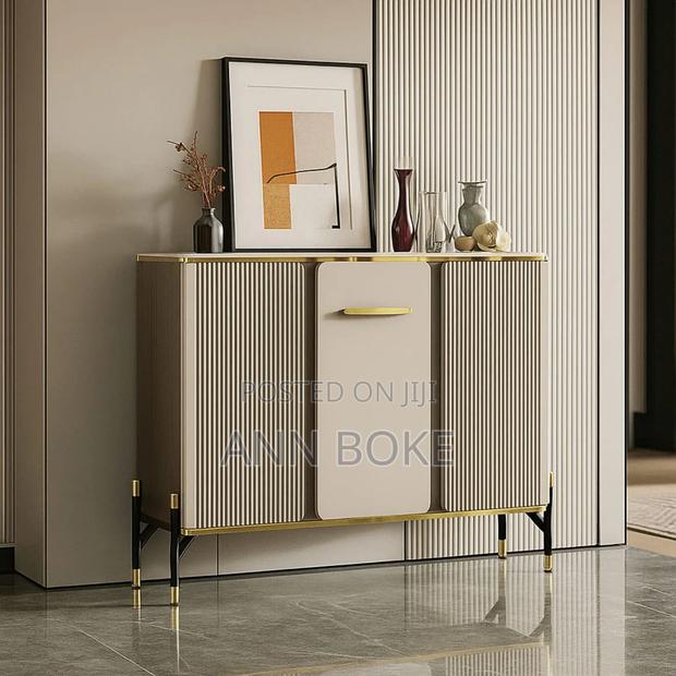 Sideboard/ Buffett Cabinet - thumbnail 2