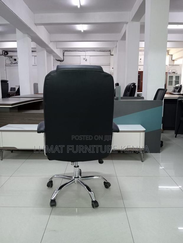 Executive Chair With Neck Support - thumbnail 3