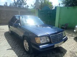 Mercedes-Benz E220 1997 Blue