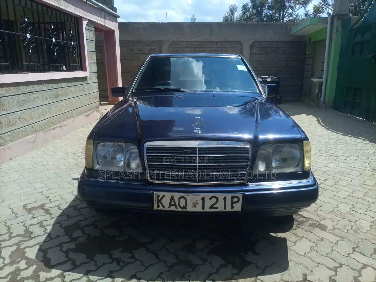 Mercedes-Benz E220 1997 Blue
