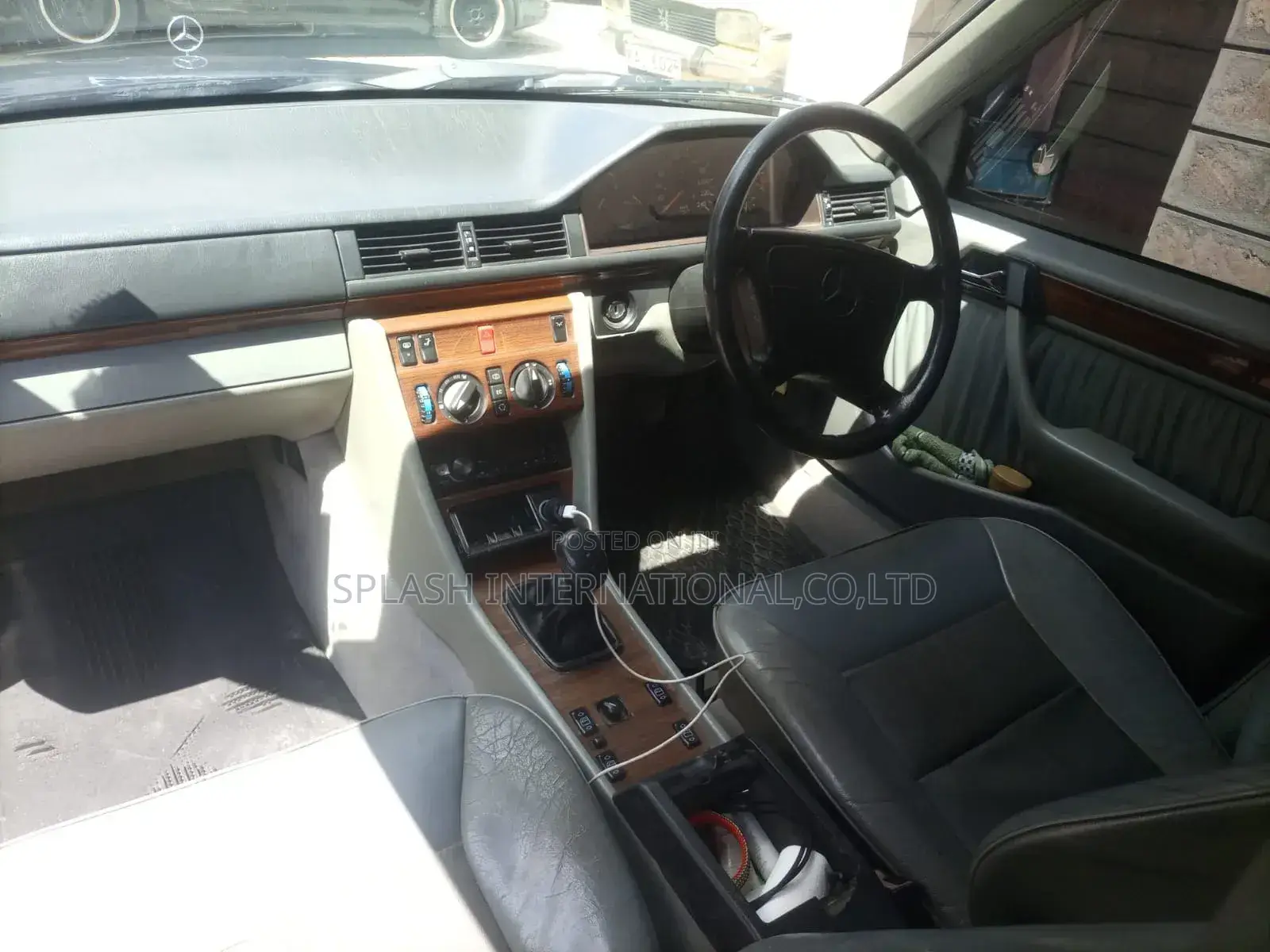 Mercedes-Benz E220 1997 Blue