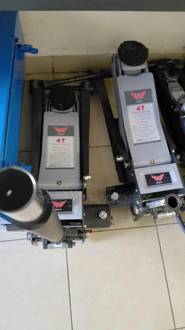 Commercial Car Trolley Jack 4tonne Lifting Capacity.