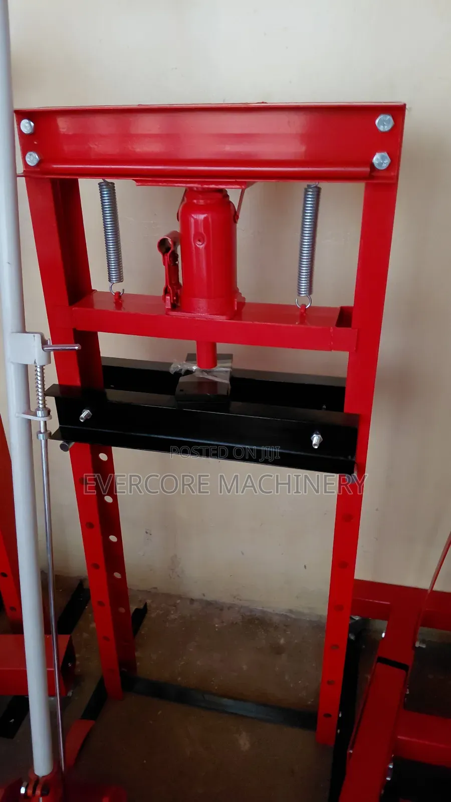 Heavy Duty 30tonne Manual Hydraulic Press Jack Machine .
