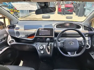 Toyota Sienta 1.5 FWD (6-seater) 2019 Beige
