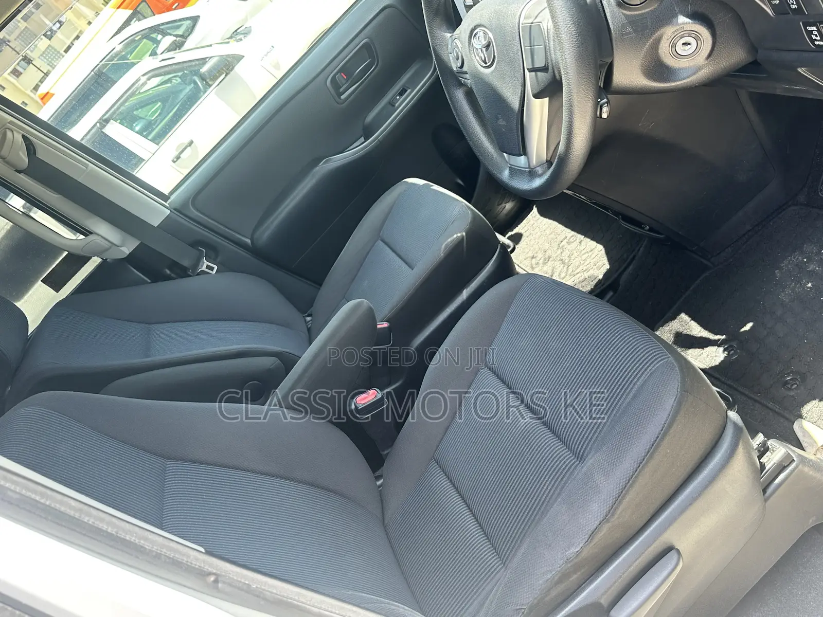 Toyota Noah 2.0 AWD (7 Seater) 2019 White