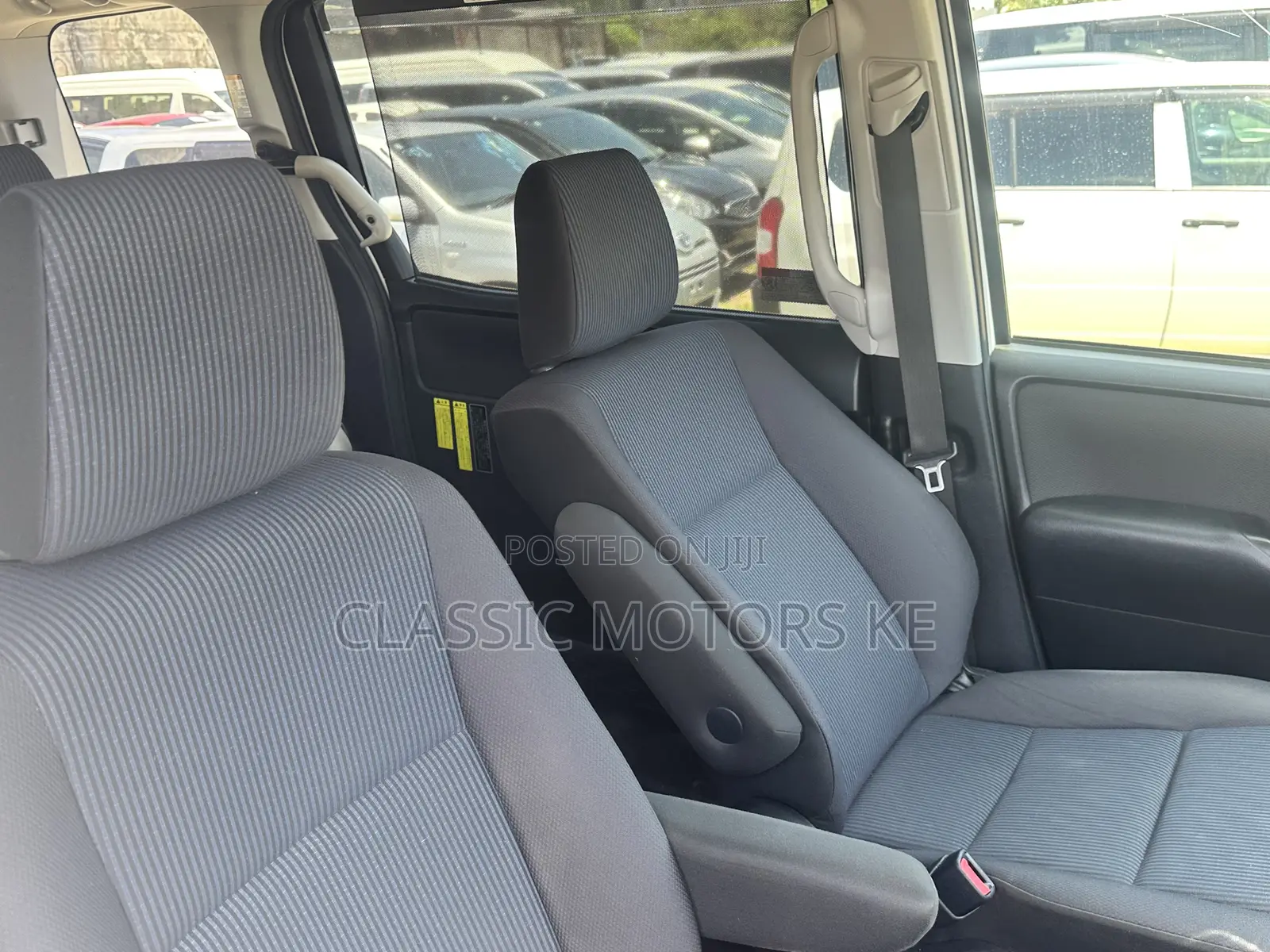 Toyota Noah 2.0 AWD (7 Seater) 2019 White
