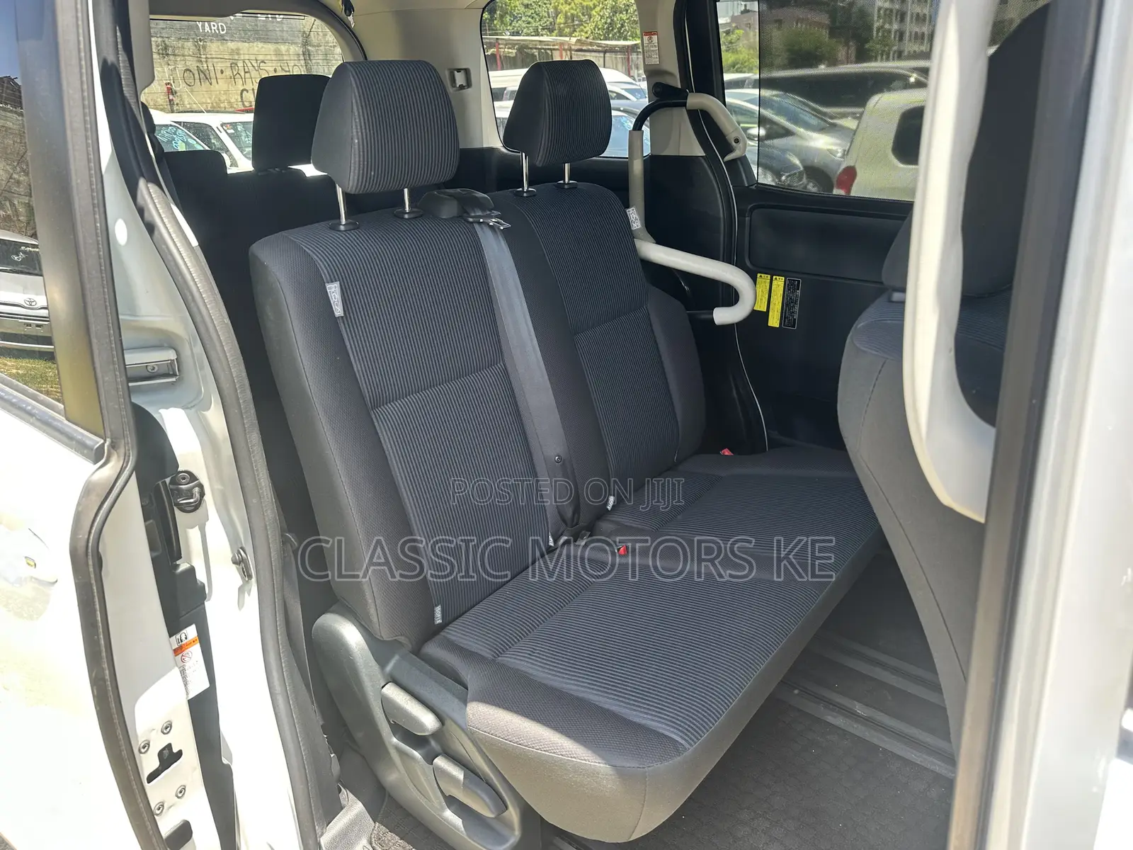 Toyota Noah 2.0 AWD (7 Seater) 2019 White