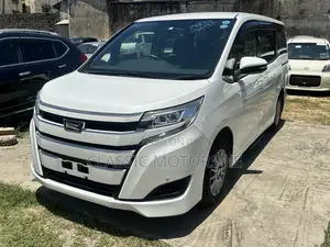 Toyota Noah 2.0 AWD (7 Seater) 2019 White