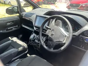 Toyota Esquire 2.0 AWD (8 seater) 2020 White