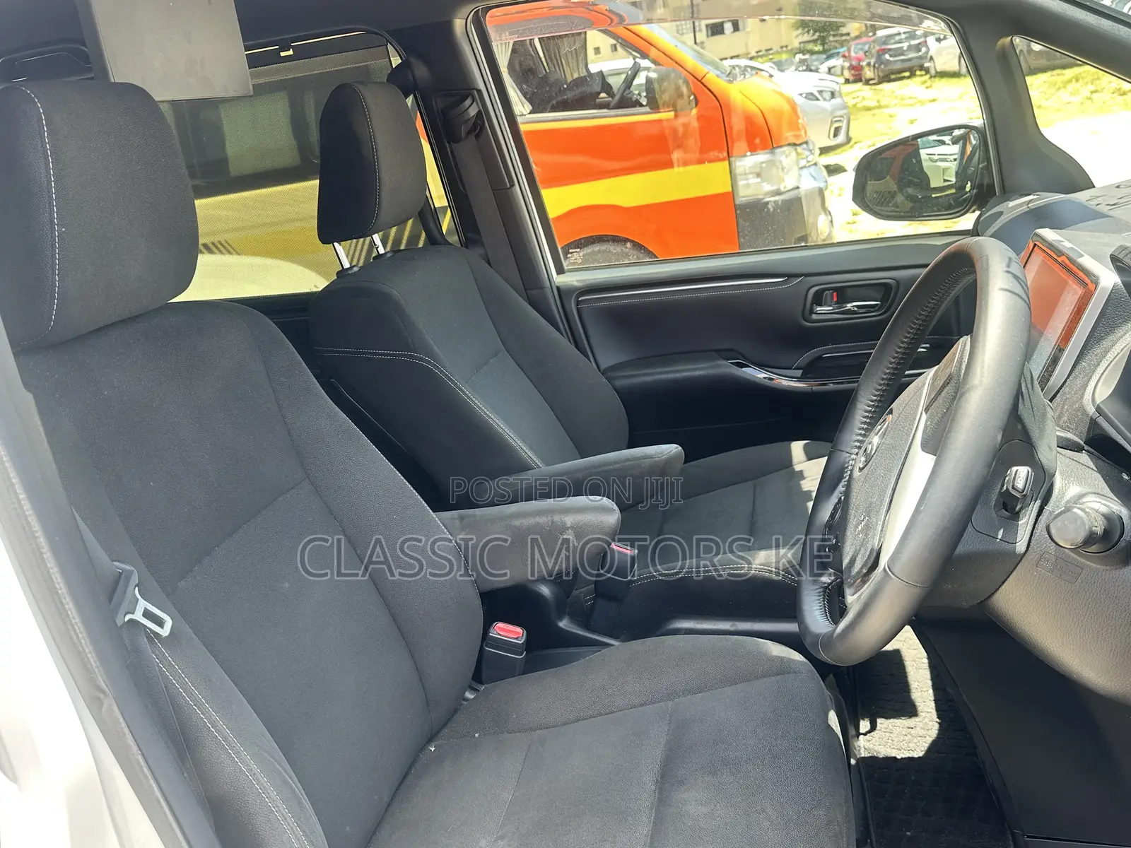 Toyota Esquire 2.0 AWD (8 seater) 2020 White