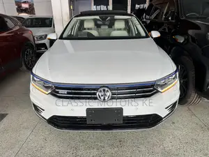 Volkswagen Passat 2019 White
