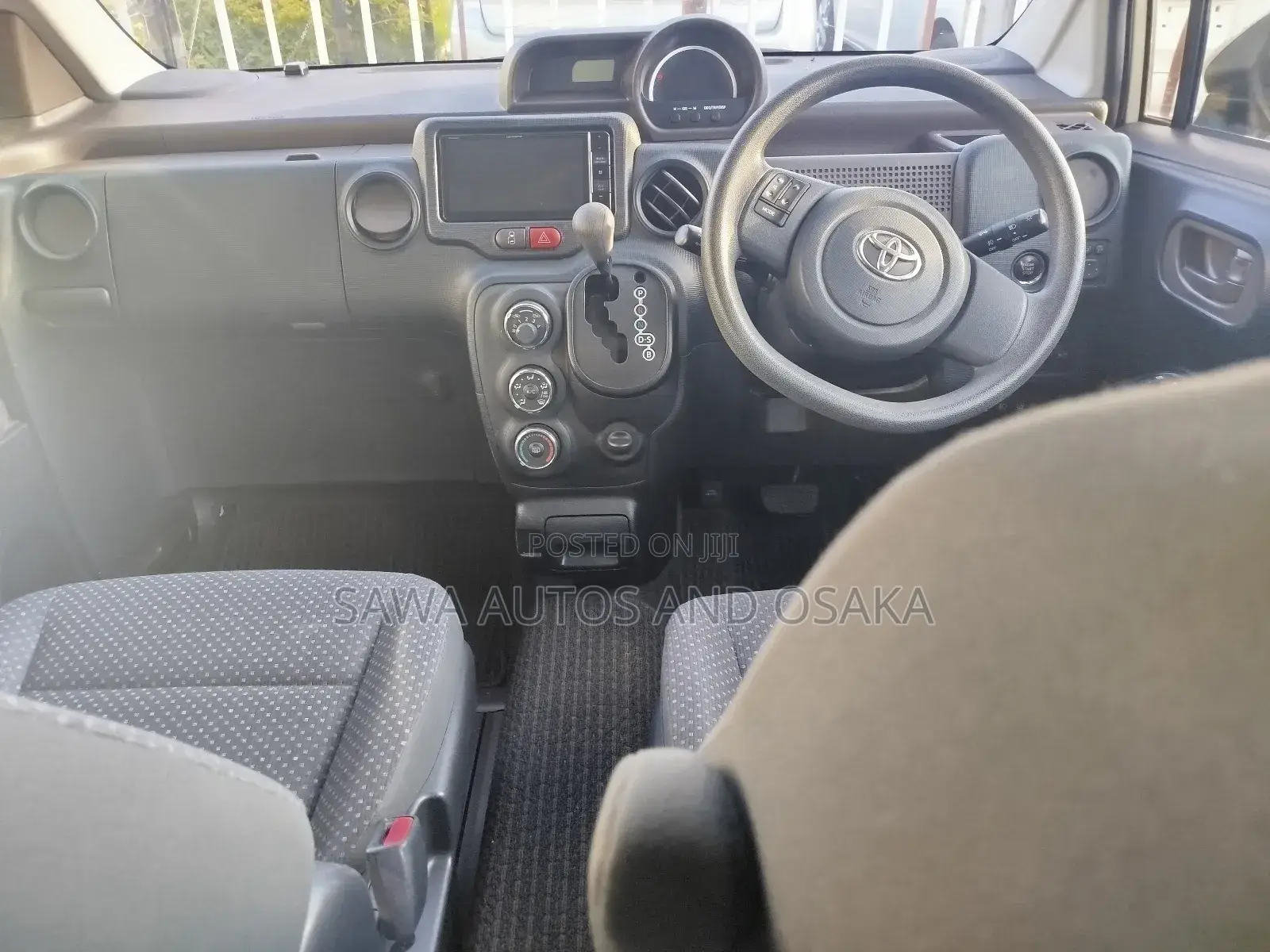 Toyota Porte 2018 White