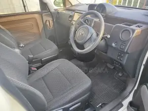 Toyota Porte 2018 White