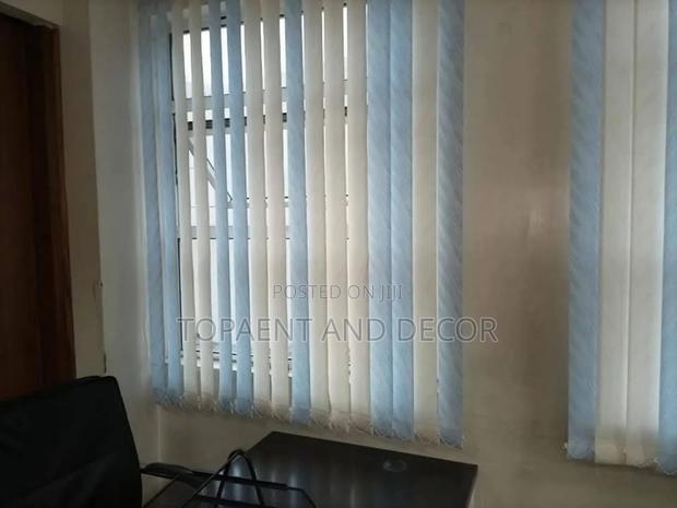 Modern Offices Vertical Blinds for Conference Rooms
