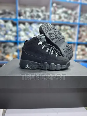 Kids Jordan 9
Black