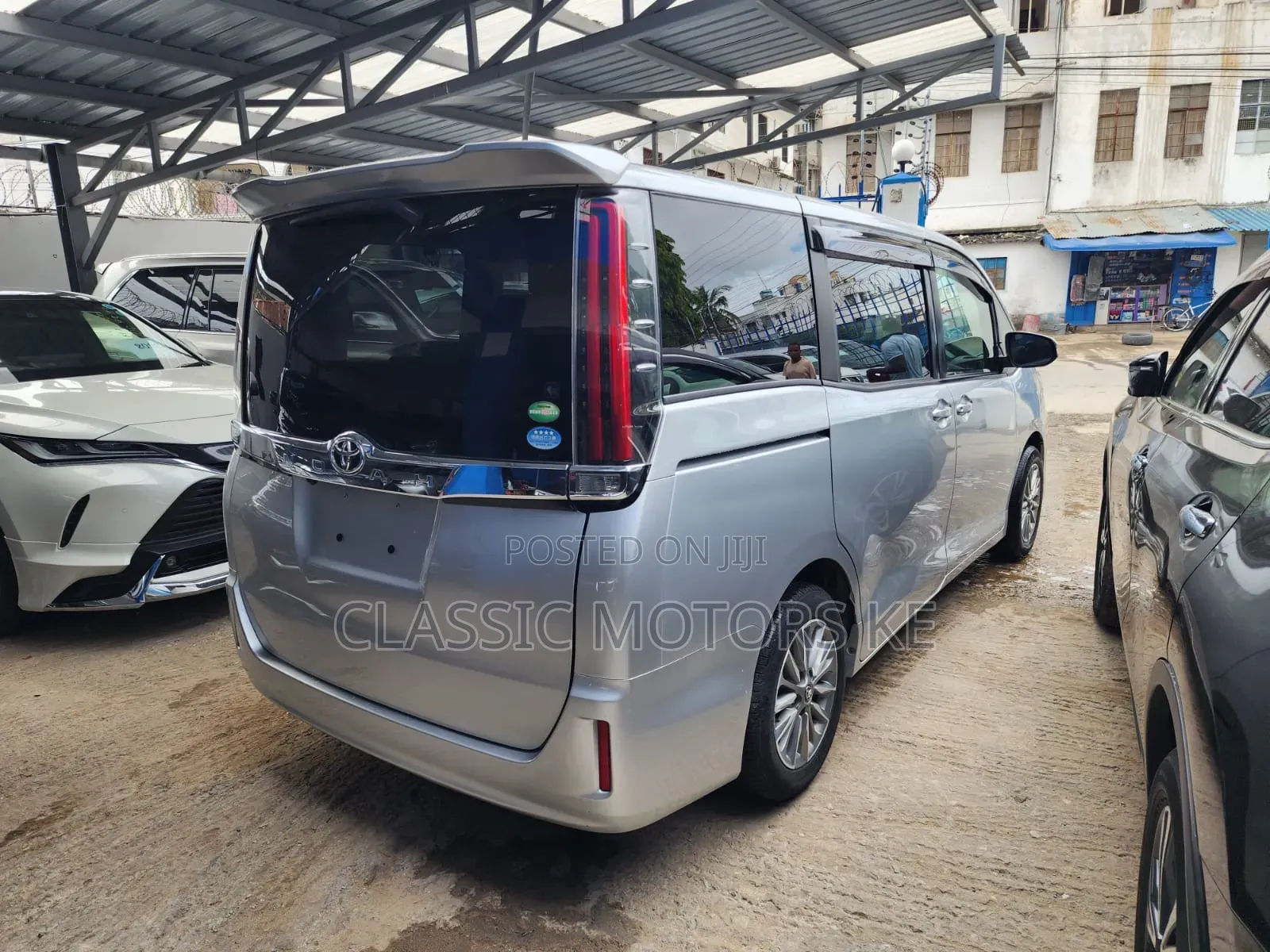 Toyota Noah 2.0 FWD (8 Seater) 2019 Silver