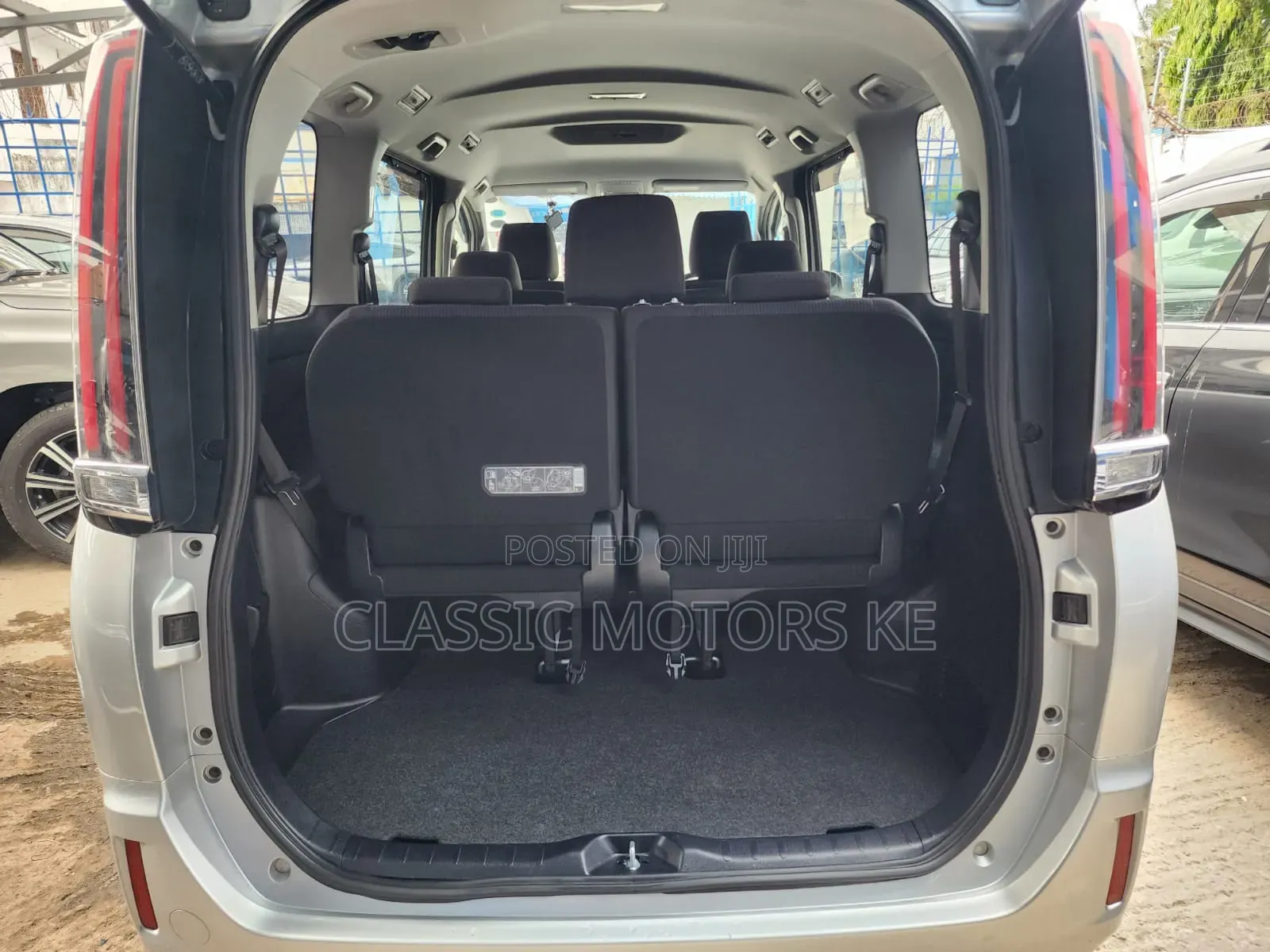 Toyota Noah 2.0 FWD (8 Seater) 2019 Silver