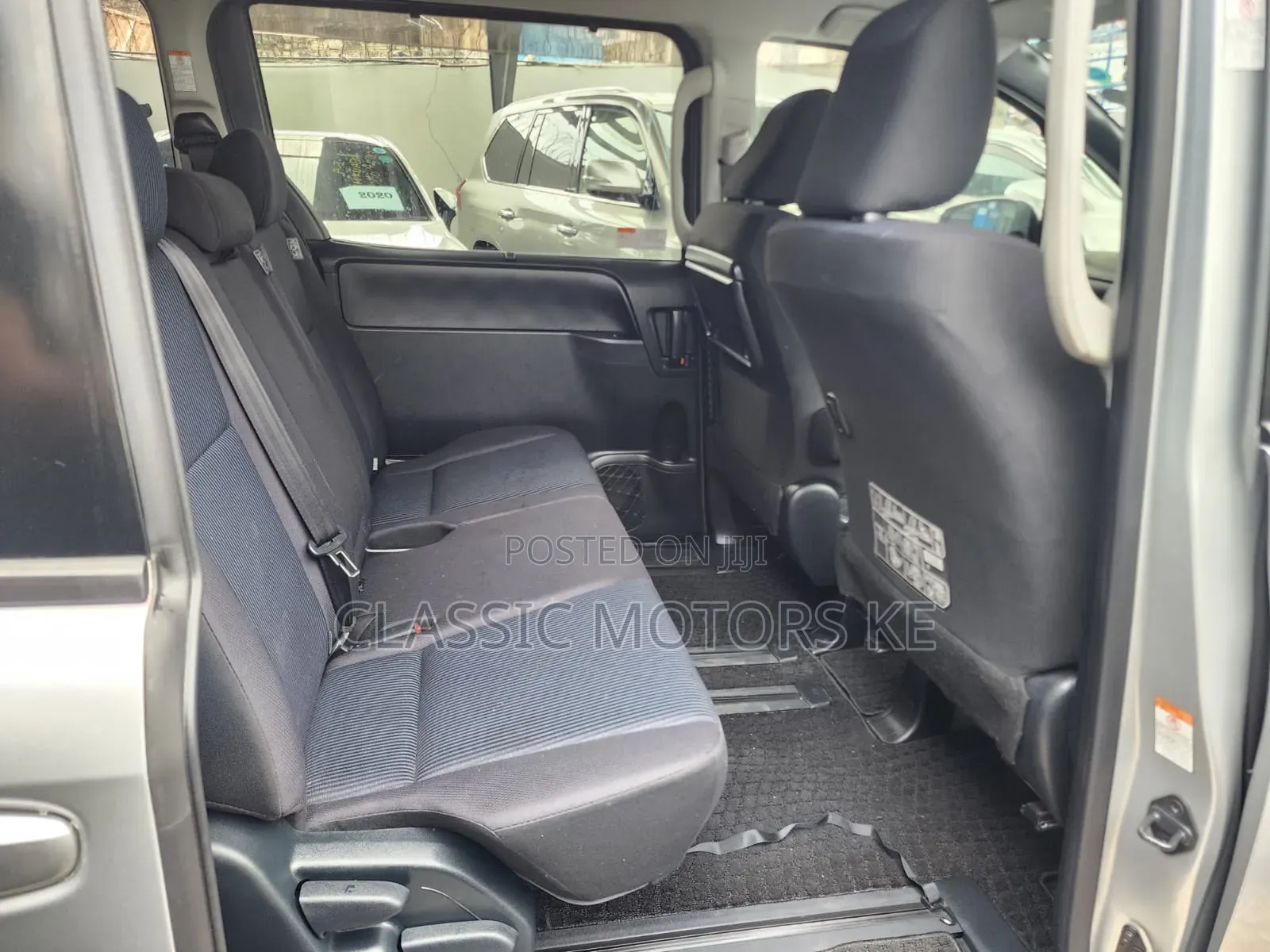 Toyota Noah 2.0 FWD (8 Seater) 2019 Silver